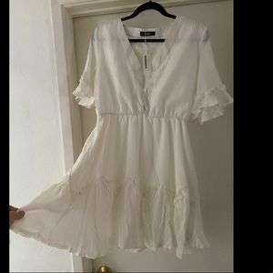 Women’s White Short Sleeve Ruffled Mini Dress